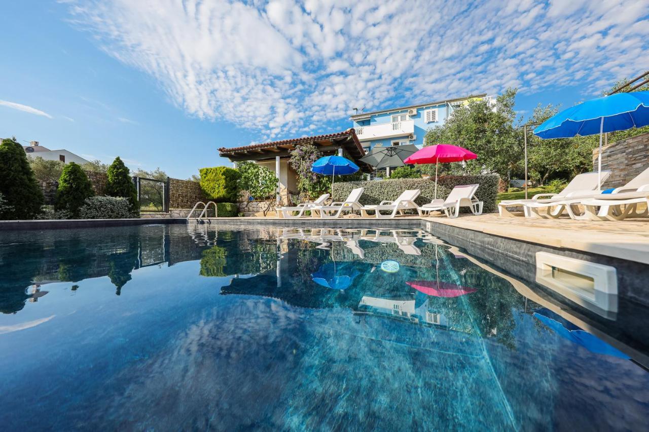 Luton Zadar Heating Pool & Jacuzzi Apartment Kozino