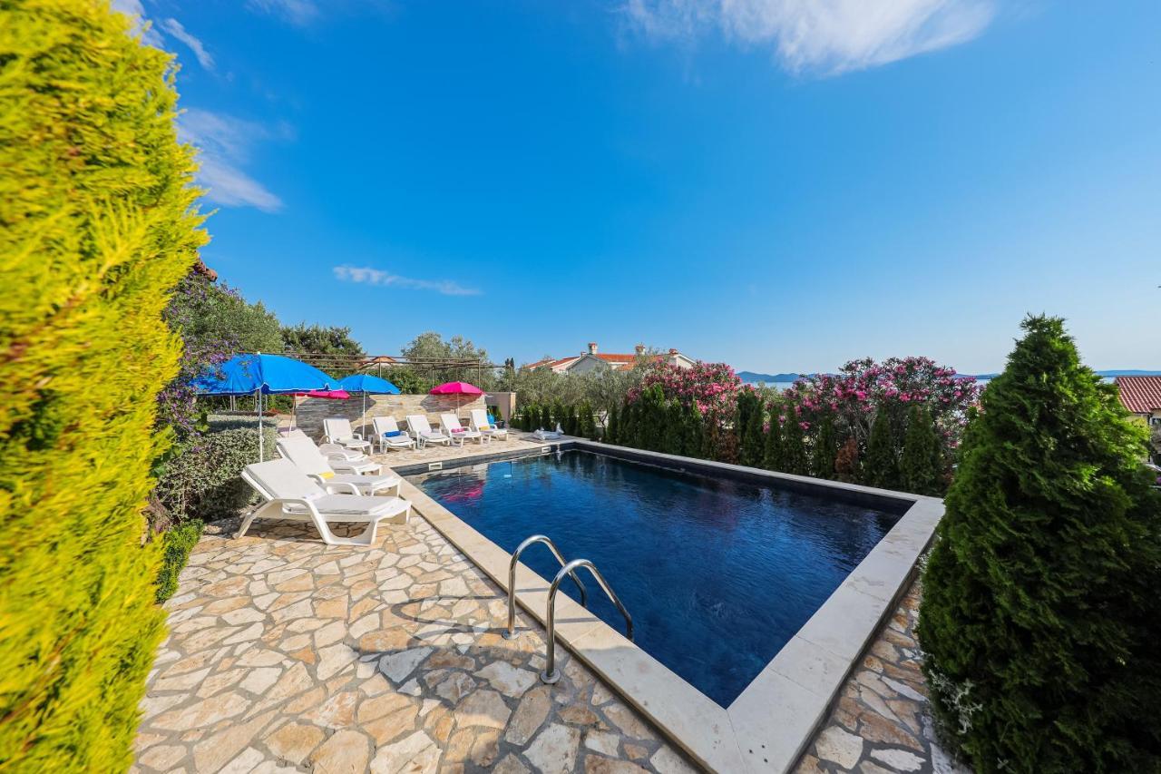 Luton Zadar Heating Pool & Jacuzzi Apartment