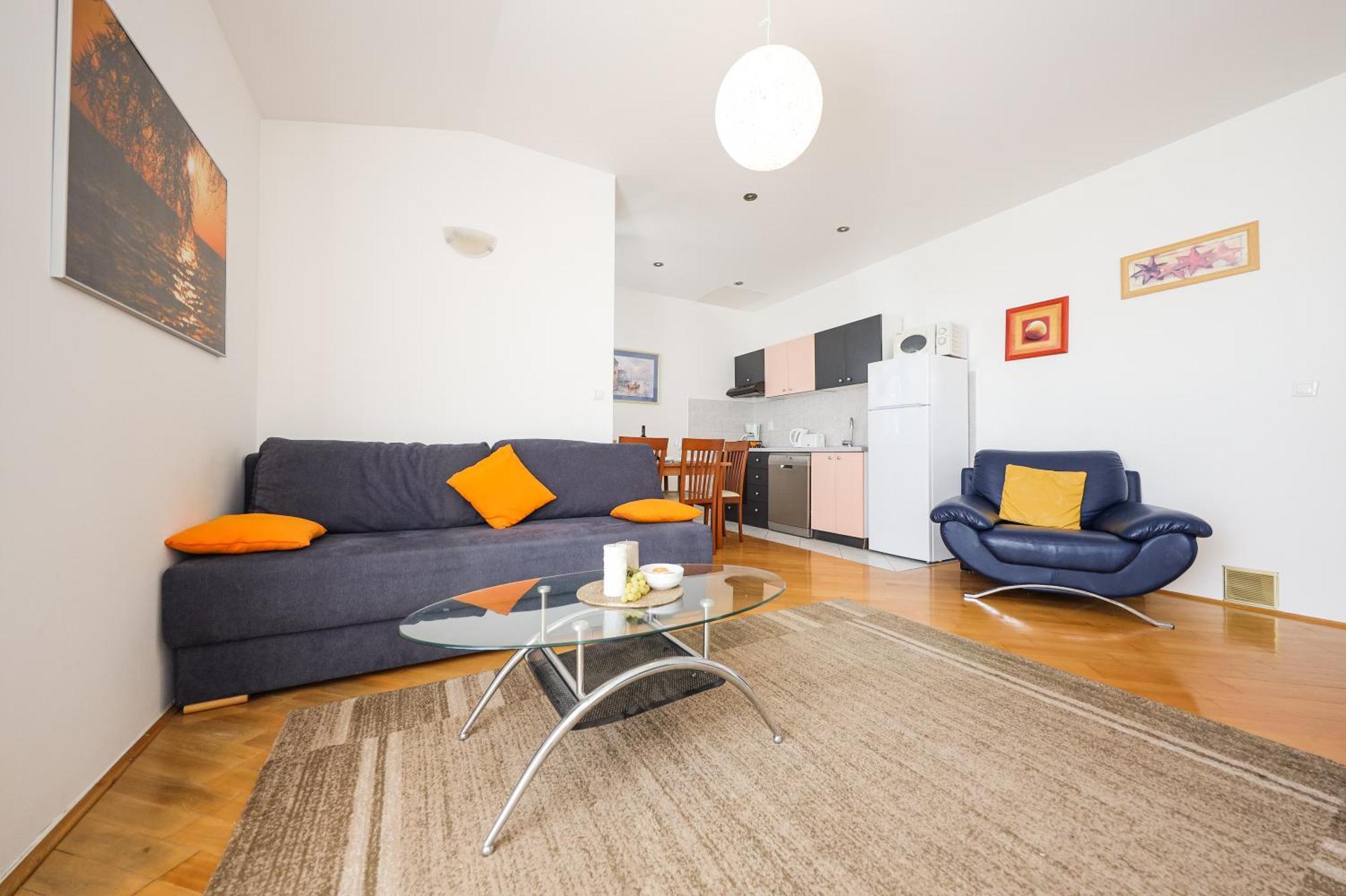 Luton Zadar Heating Pool & Jacuzzi Apartment