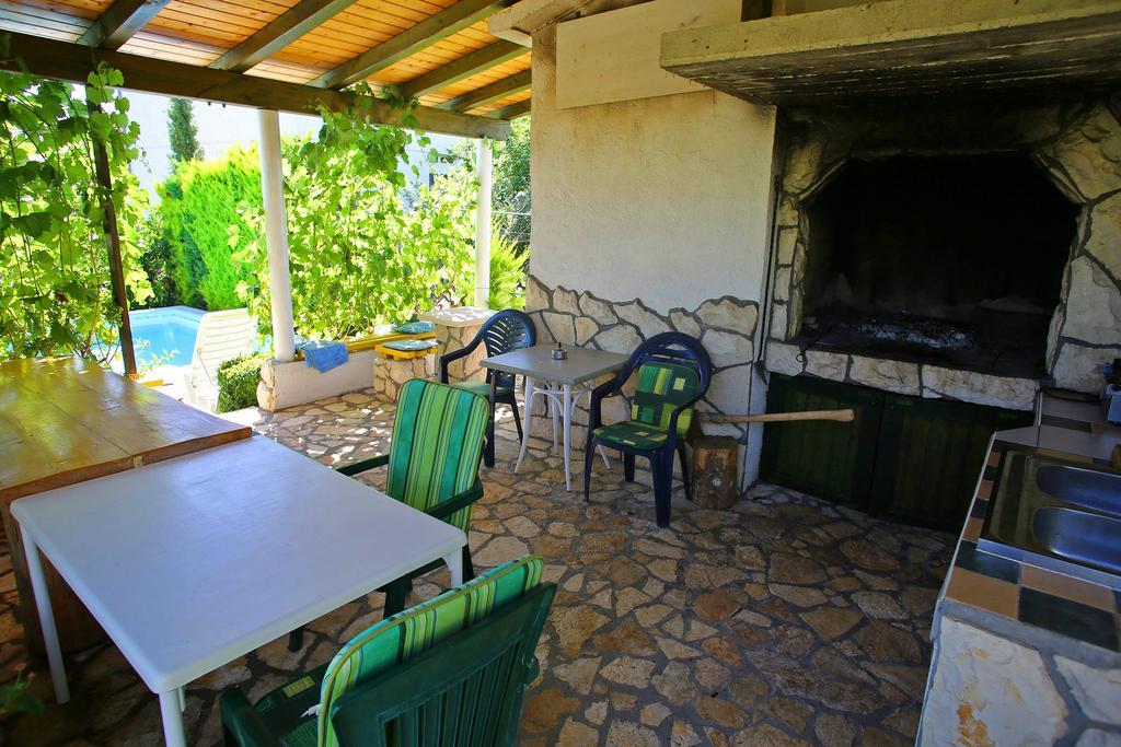 Luton Zadar Heating Pool & Jacuzzi Apartment *