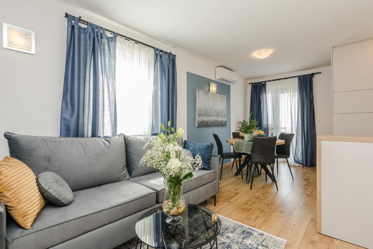 Luton Zadar Heating Pool & Jacuzzi Apartment