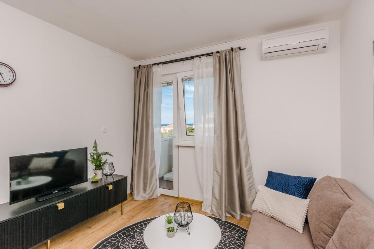 Luton Zadar Heating Pool & Jacuzzi Apartment Kozino