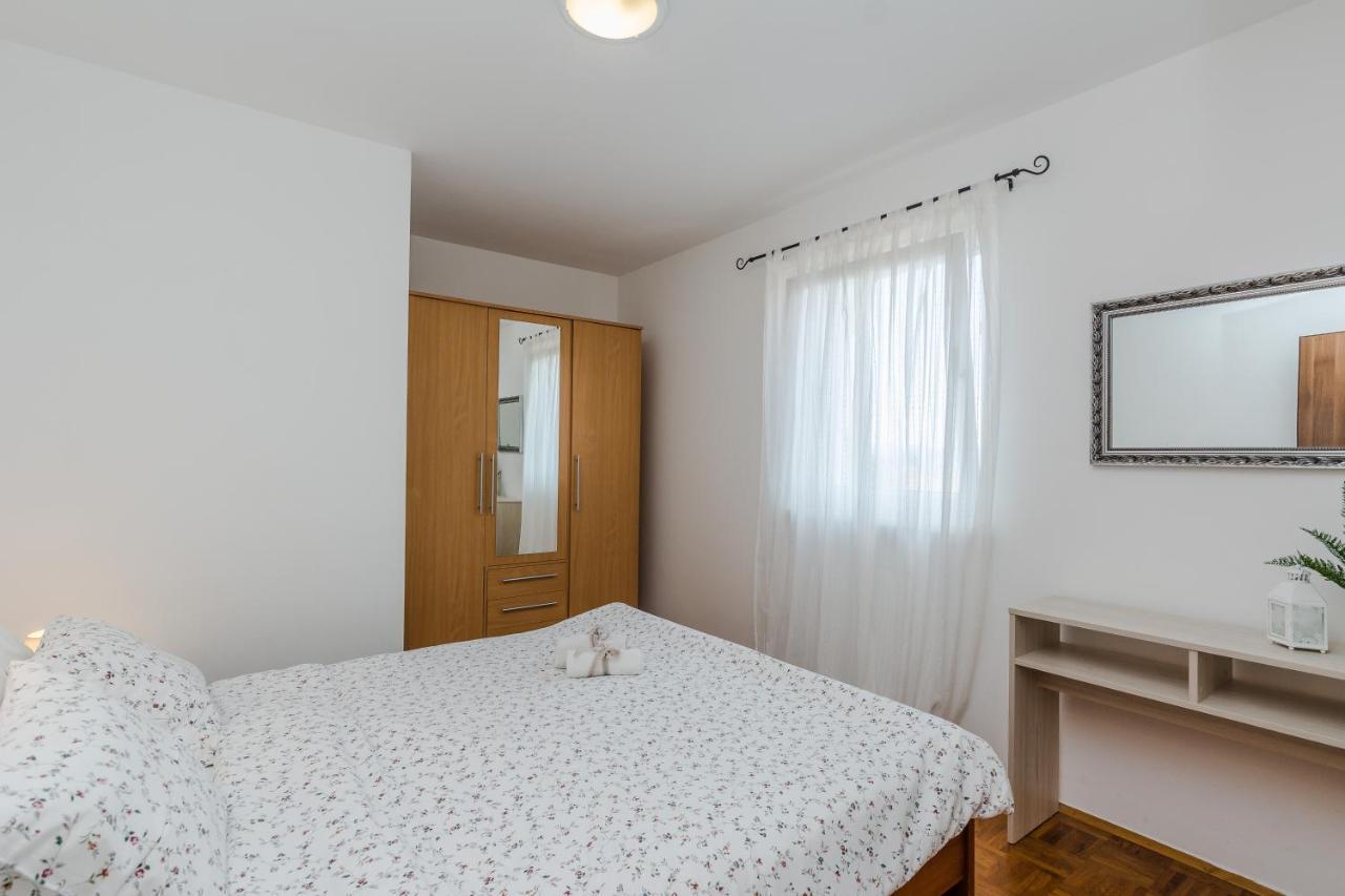 Luton Zadar Heating Pool & Jacuzzi Apartment Kozino