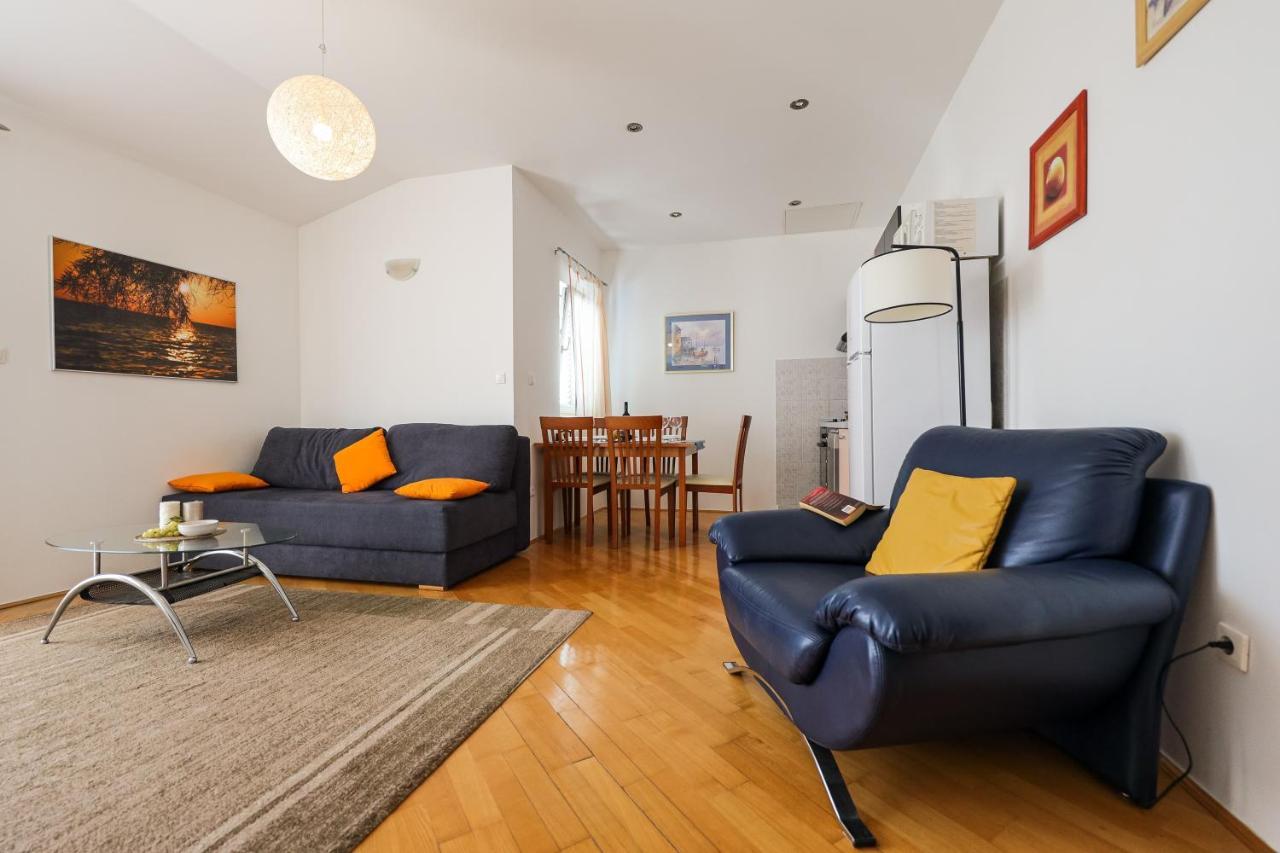 Luton Zadar Heating Pool & Jacuzzi Apartment *