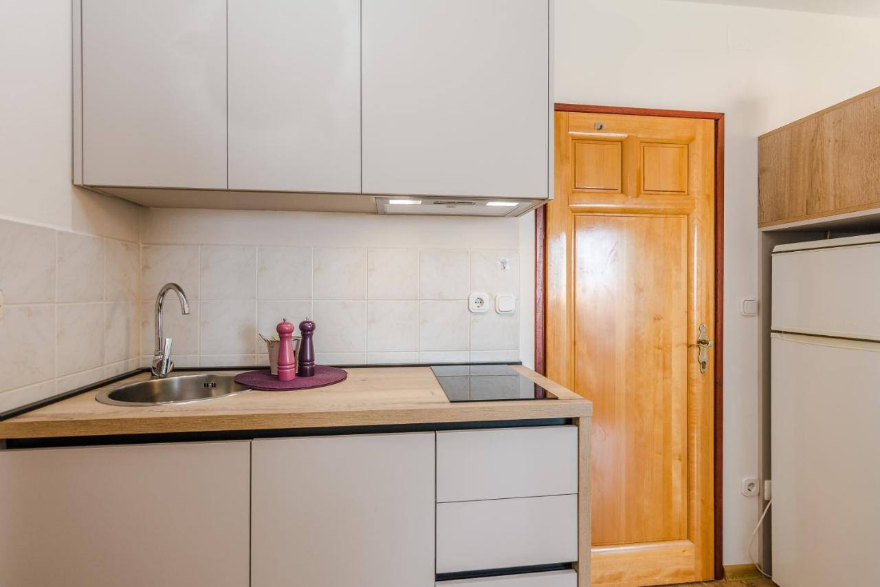 Luton Zadar Heating Pool & Jacuzzi Apartment
